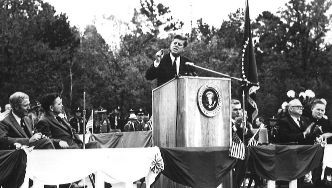 John F. Kennedy em um discurso.