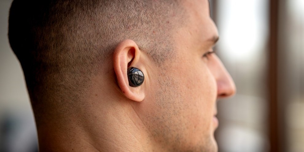 O Galaxy Buds Pro tem contornos de silicone para melhor ajuste no ouvido. 