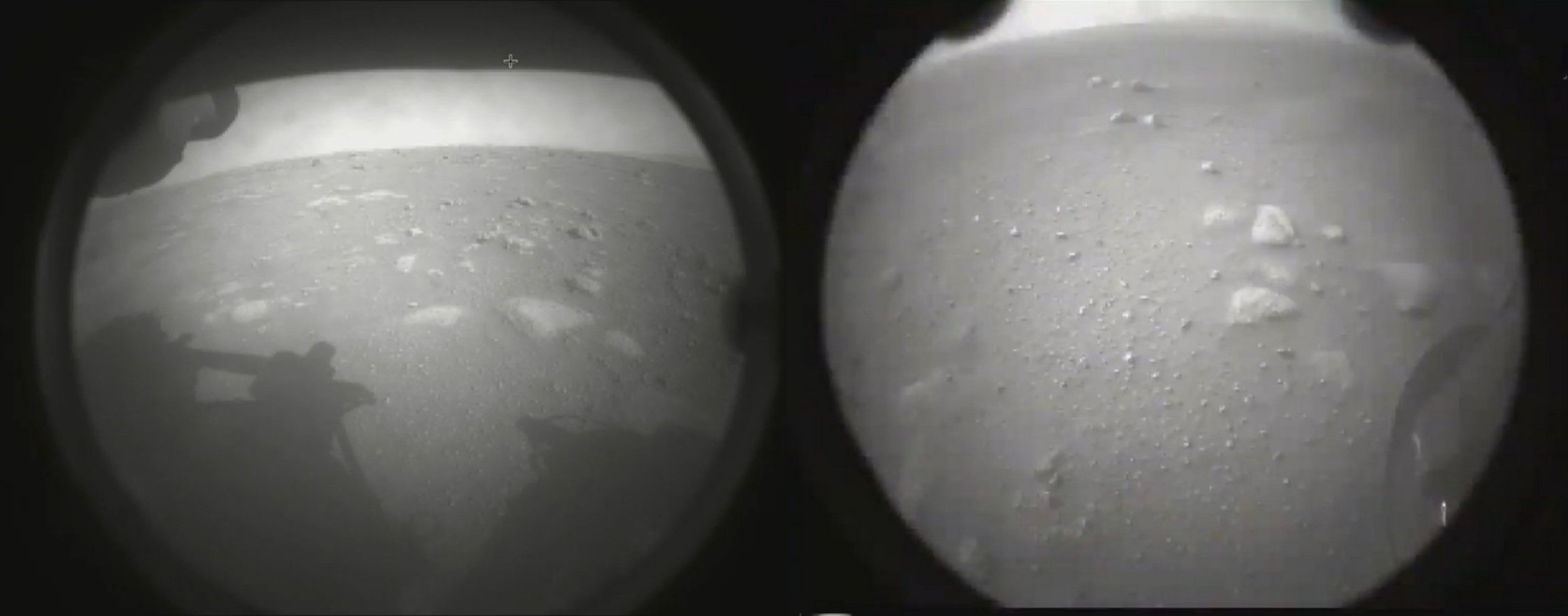 As duas primeiras imagens enviadas pelo Perseverance, ao pousar na superfície de Marte.