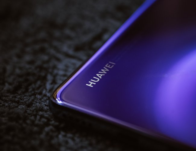 Huawei deve cortar até 60% da remessa de celulares em 2021.