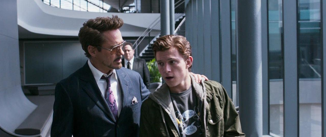 Robert Downey Jr. e Tom Holland em 'Homem-Aranha: De Volta ao Lar'