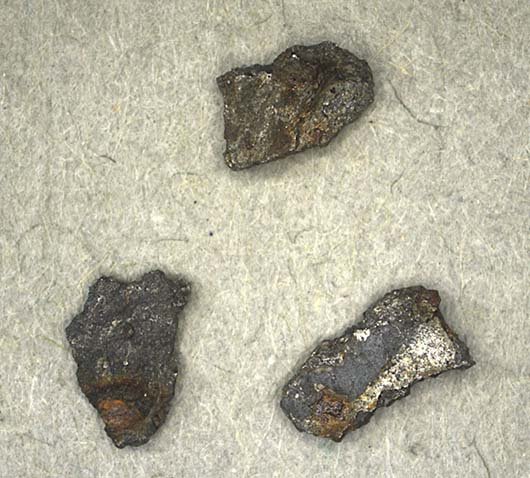 Pequenos fragmentos da rocha espacial