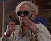 De Volta Para o Futuro: Christopher Lloyd procura DeLoreans em nova série