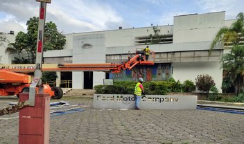 Fábrica da Ford começa a ser demolida em São Bernardo do Campo