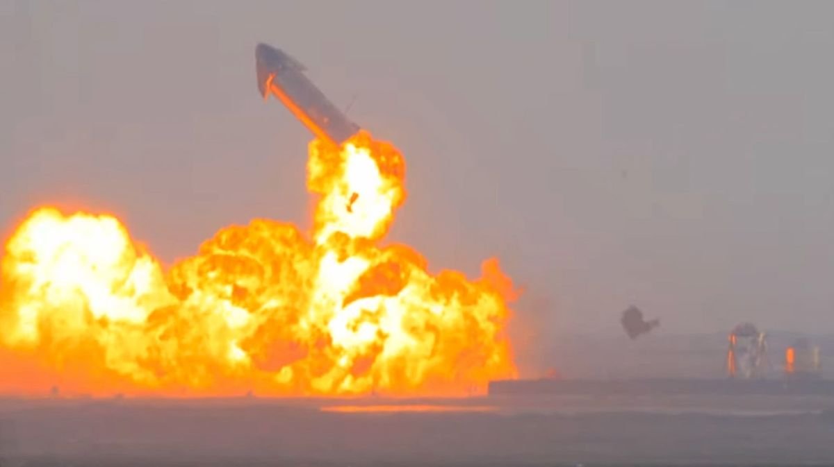 Imagem da explosão do SN10 durante o teste de pouso no dia 3 de março.