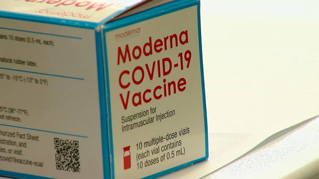 A segunda dose da vacina da Moderna é aplicada com intervalo de 21 dias (Fonte: WKRC/Reprodução)