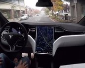 Tesla remove motoristas desatentos de testes com piloto automático