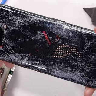 Imagem de ASUS ROG Phone 5 reprovado em teste simples; quebra com facilidade