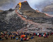 Drone registra imagens incríveis de erupção vulcânica na Islândia