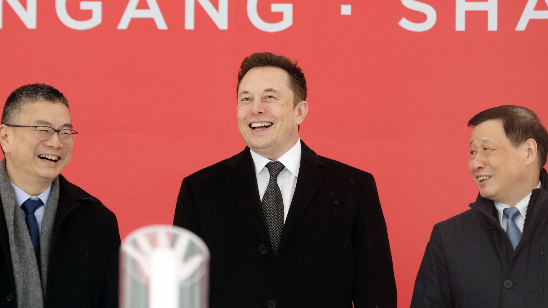 Visando o crescimento na China, Tesla construiu uma Gigafactory próxima à capital Xangai.