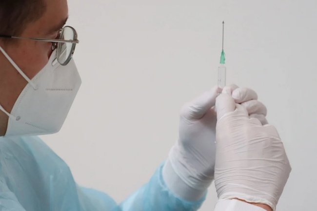 A vacinação determinará o número real do pico, segundo o estudo.