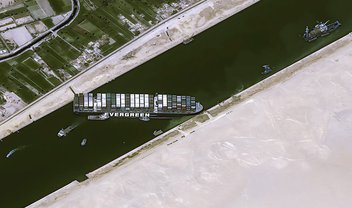 Canal de Suez 'entalado' pode afetar 'tudo que você vê nas lojas'