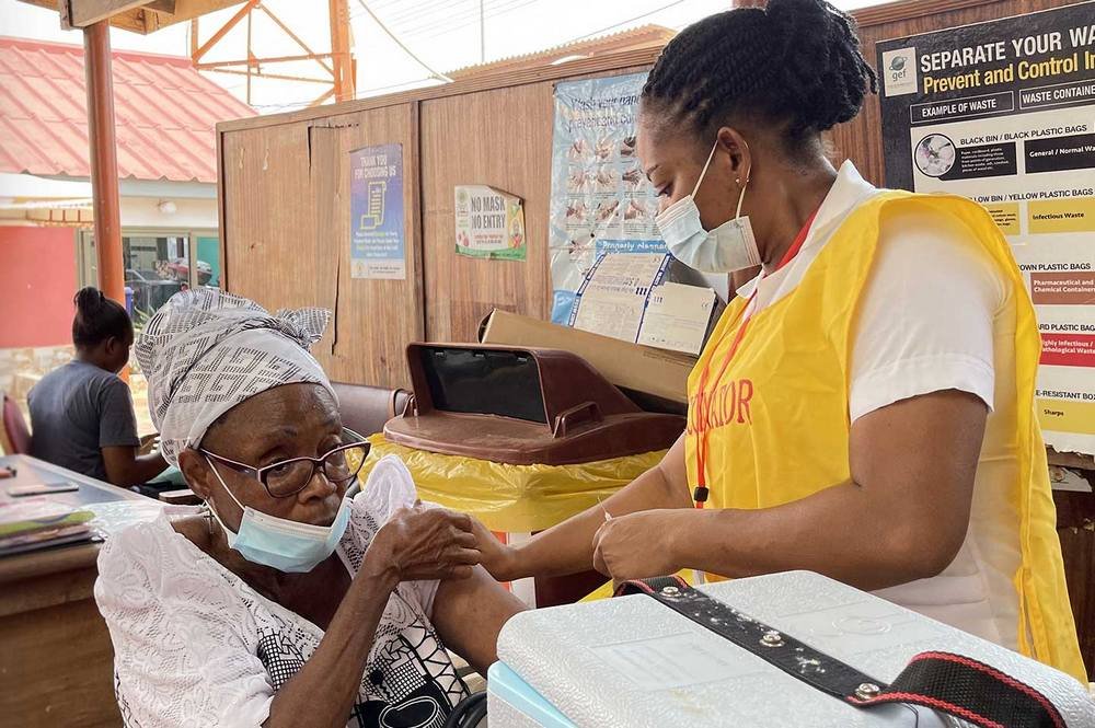 Gana, o primeiro país africano a receber vacinas da OMS, começou sua campanha de vacinação em 2 de março.