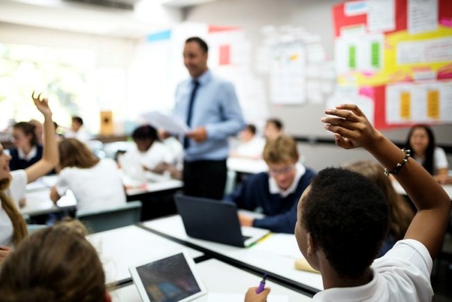 A vacinação pode facilitar a volta às aulas.