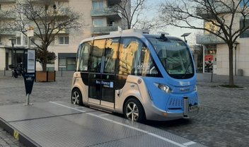 Micro-ônibus autônomo e elétrico começa a operar em Paris