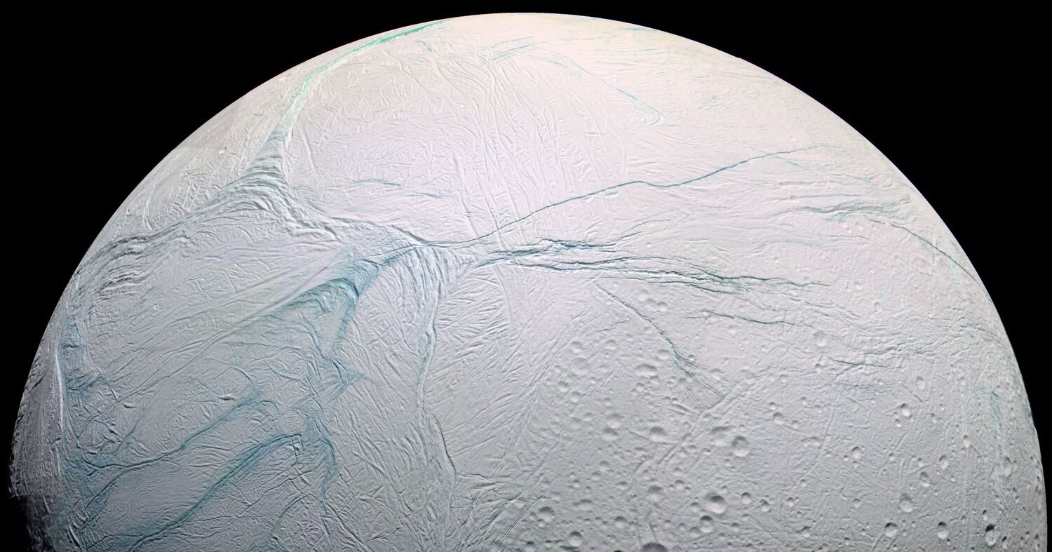 Nova hipótese sugere que oceanos de Encélado não estão parados.