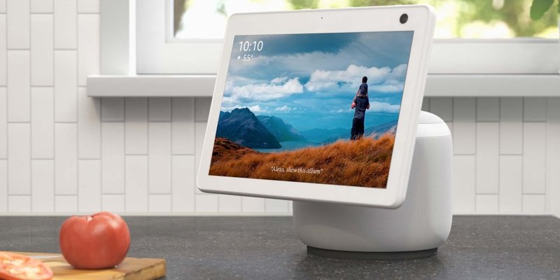 A câmera do Echo Show 10 pode ser utilizada para monitorar sua casa