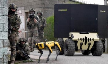 Cão-robô da Boston Dynamics faz teste de combate com exército francês