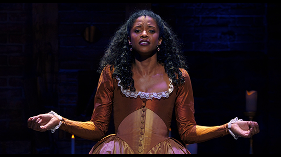 Renée Elise Goldsberry em Hamilton. (Fonte: Disney/Reprodução)