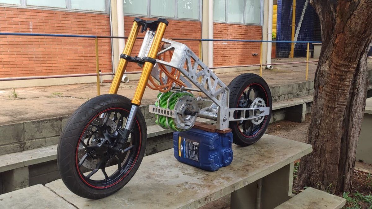 Universitários em Minas criam 1ª moto elétrica de corrida do Brasil, triângulo mineiro