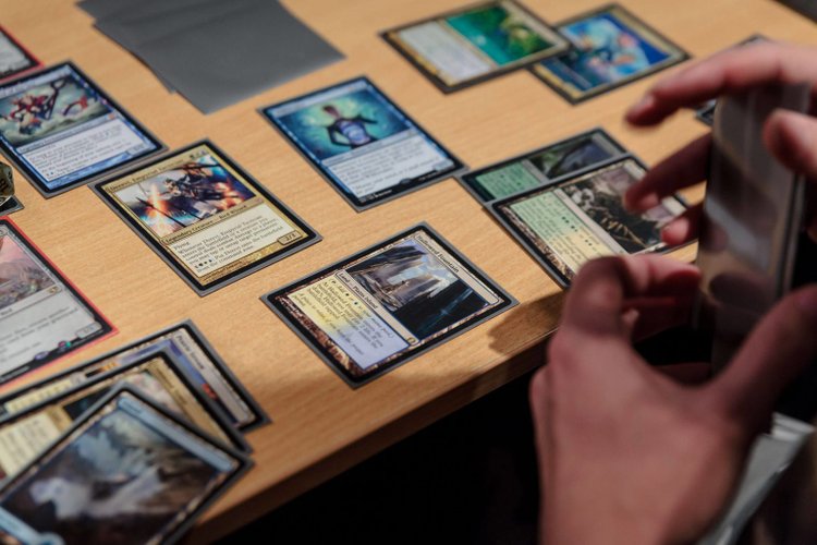 Magic: The Gathering é card game de estratégia em turnos.