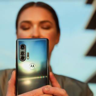 Imagem de Motorola Edge+ recebe modo PC em atualização para Android 11