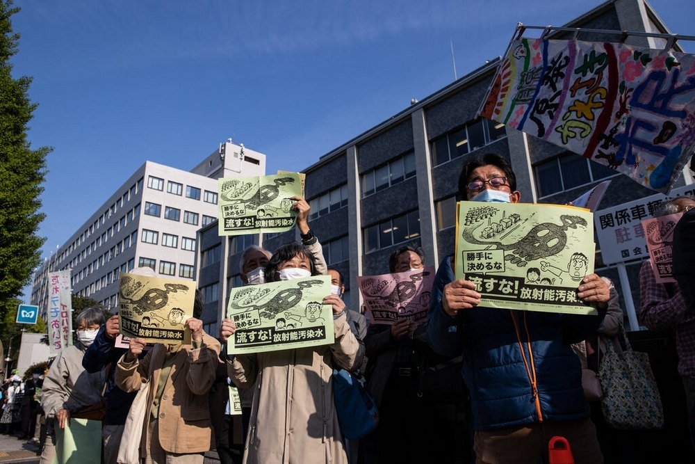 Manifestantes protestam em Tóquio contra a decisão.