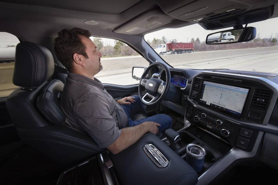 BlueCruise, novidade da Ford, permite dirigir sem as mãos.