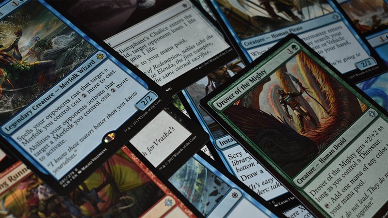 Começar um deck exige conhecer bem as cartas disponíveis.