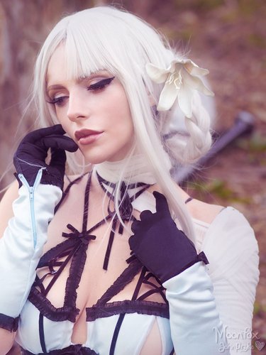 Katyuska Moonfox faz cosplay da personagem Kaine de Nier