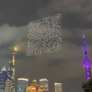 Imagem de Drones formam QR Code gigante para baixar jogo na China
