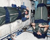 ISS superlotada não tem camas suficientes para todos os astronautas