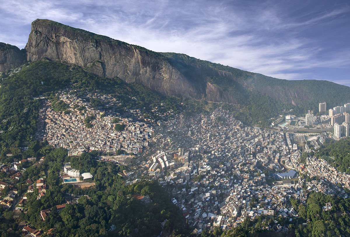 Favela da Rocinha vista de cima.