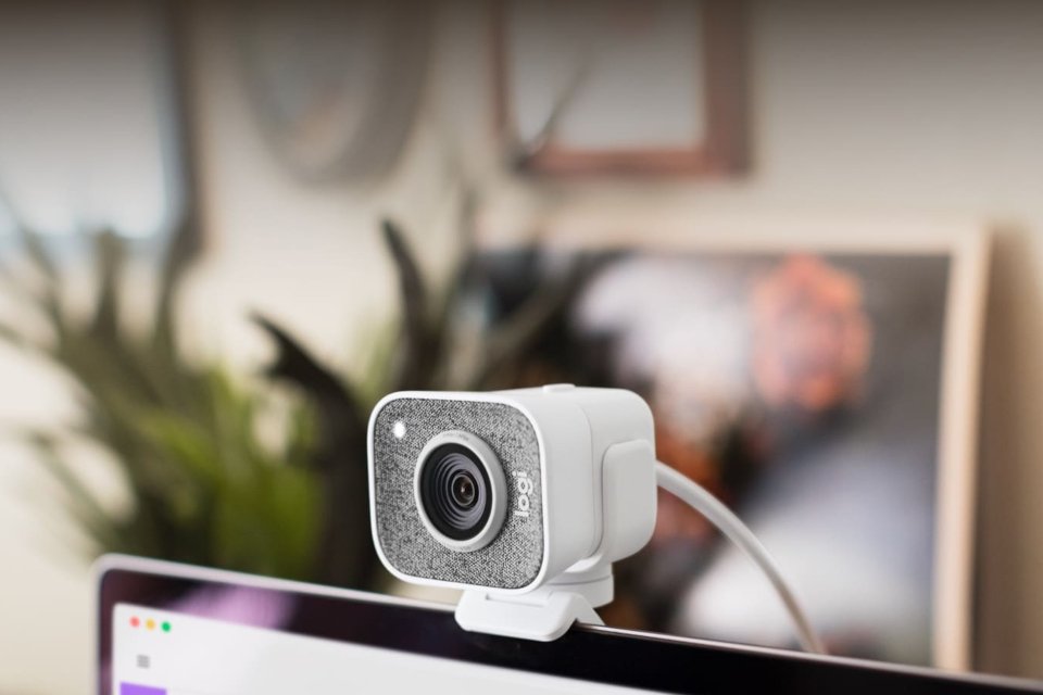 Streamers abrem a câmera para trabalhar e estudar em transmissões no Twitch  - 02/10/2021 - UOL TAB