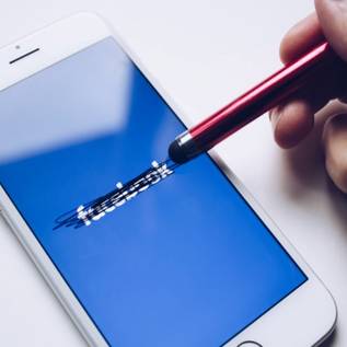 Imagem de Facebook explica como iOS 14.5. afetará anúncios na rede social