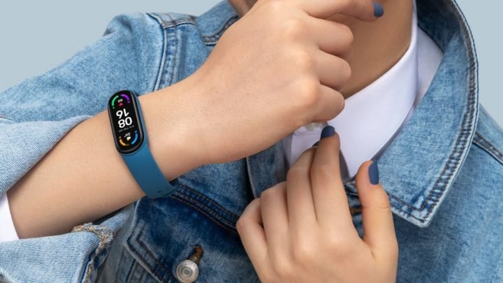 A nova smartband da Xiaomi possui uma tela maior