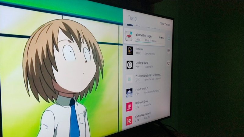 Samsung TV Plus permite assistir TV ao vivo via web gratuitamente.