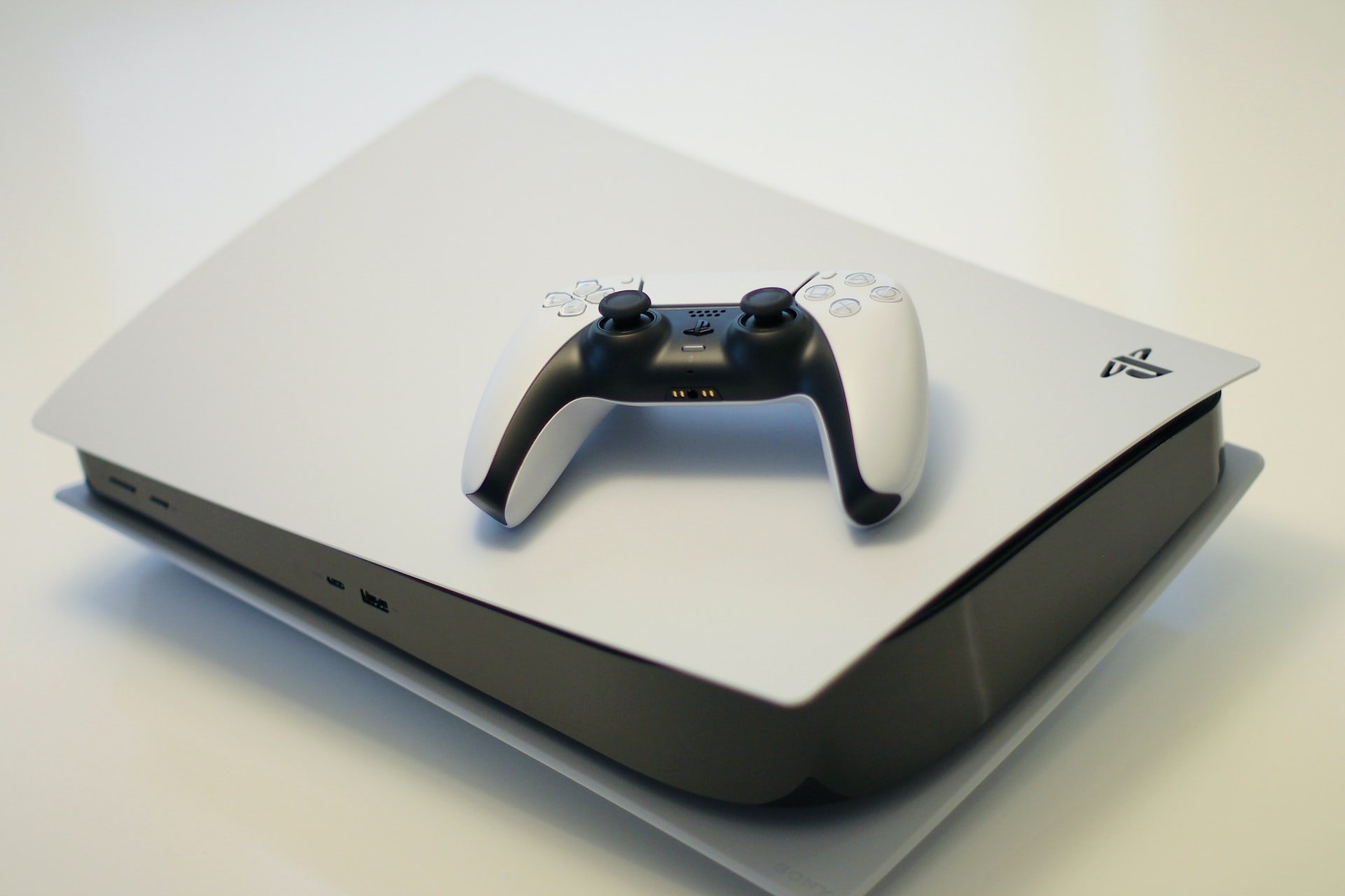 Novo PS5 chega com design compacto e mais armazenamento