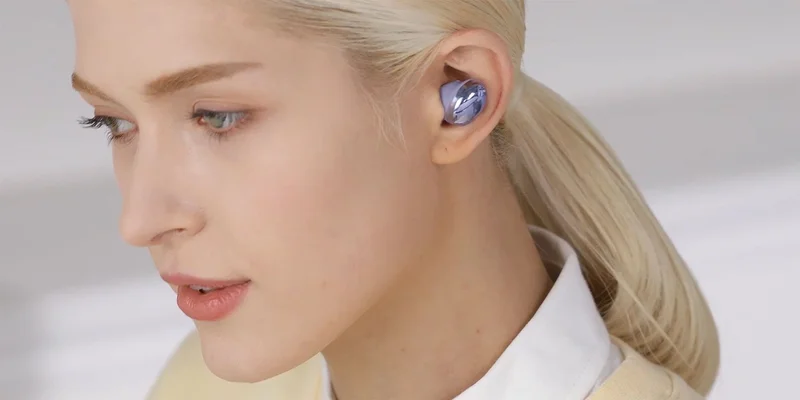 Galaxy Buds Pro tem um design mais avantajado que pode causar incômodos.