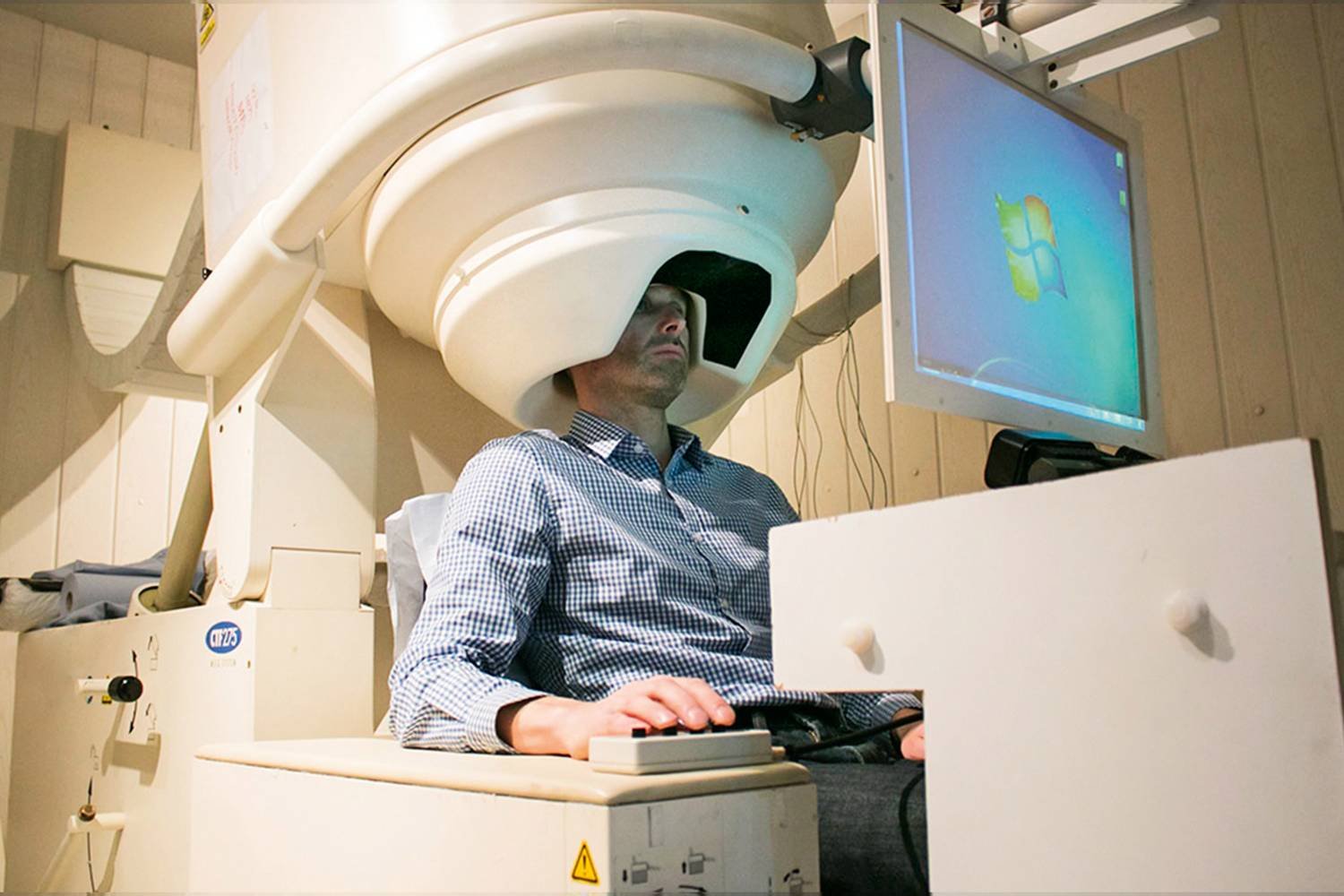 Máquina de magnetoencefalografia em uso.