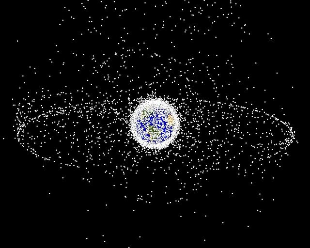 Ilustração de detritos espaciais na órbita da Terra.