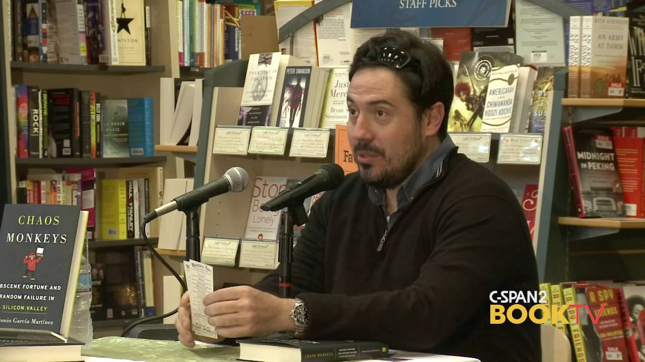 Martínez no lançamento do seu polêmico livro (Fonte: YouTube/Reprodução)