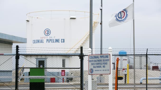 Decisão da Colonial Pipeline vai contra o posicionamento do presidente Biden.