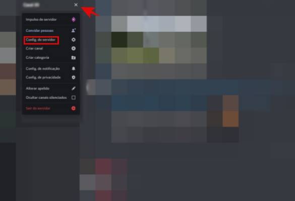Como acessar as configurações do servidor para adicionar emojis personalizados.