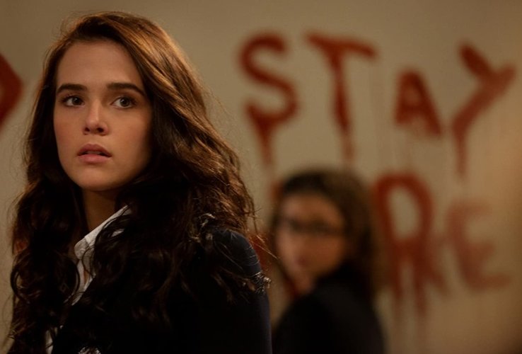 Zoey Deutch interpretou Rose Hathaway no filme de 2014. (Diamond Films/Reprodução)