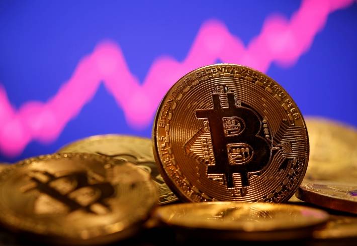 Para alguns especialistas, a forte queda do ativo é considerada o melhor momento de compra. (Fonte: E-Investidor / Reprodução)