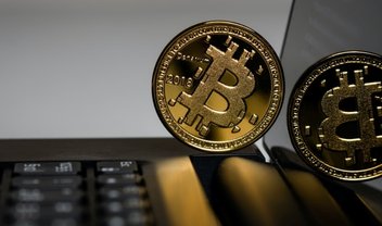 Bitcoin perde quase 50% do valor em maior queda de 2021