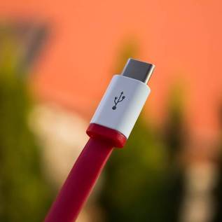 Imagem de Novo USB-C vai aumentar suporte de 100W para 240W de carga