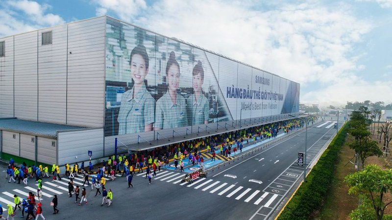 Fábrica da Samsung no Vietnã (Fonte: Hanoitimes/Reprodução)