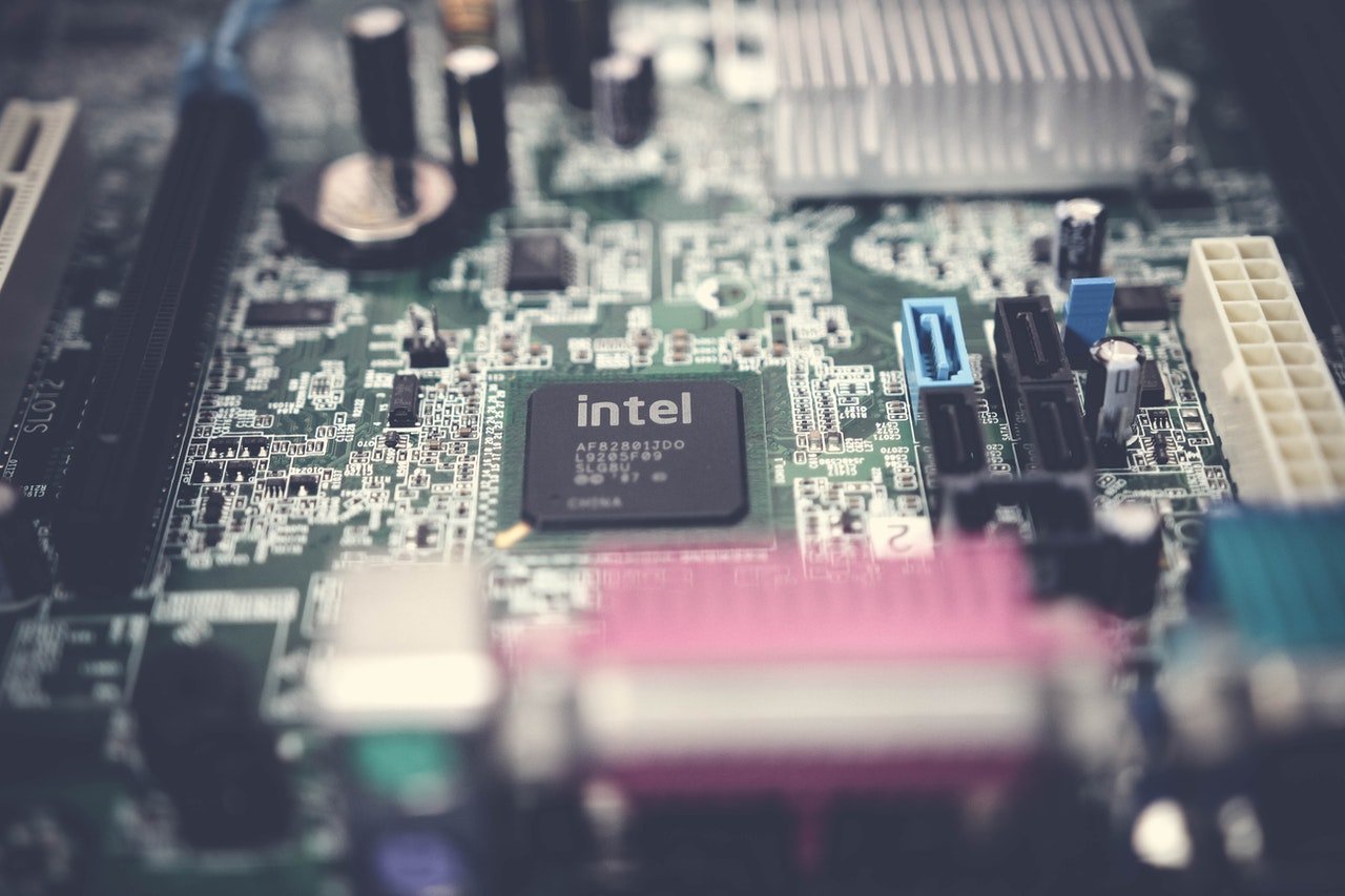 Intel investirá US$ 20 bilhões para expandir a produção de chips.